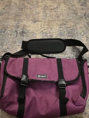 Zipit Unisex Reversible Messenger Bag in Purple/Multicolor